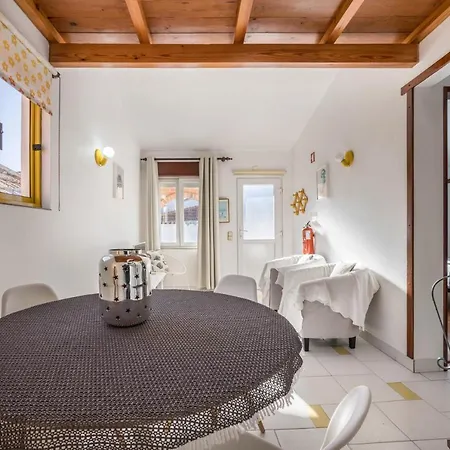 Amarelo Apartment Odeceixe