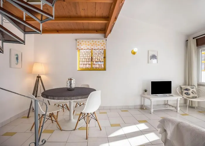 Amarelo アパート オデセイシェ